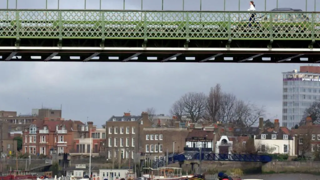 Bridge at risk of collapse in London shut
