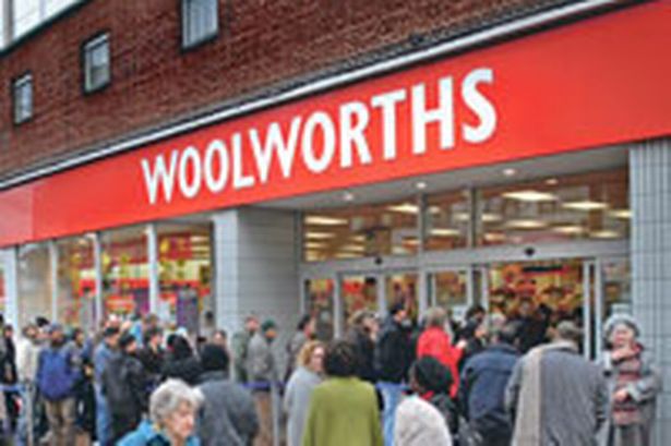 Queues at Woolworths, Hounslow