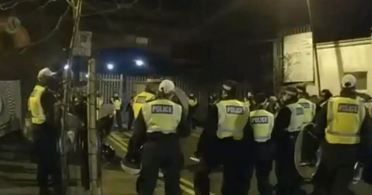 Watch Police Raid An Illegal Rave In East London Last Night