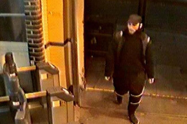 Police issue new images in hunt for London prisoner