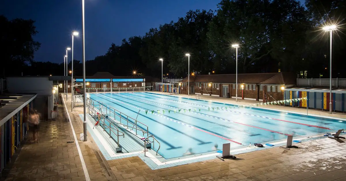 London Fields Lido is back open - but residents say trying to book a slot is 'like trying to get Glastonbury tickets'