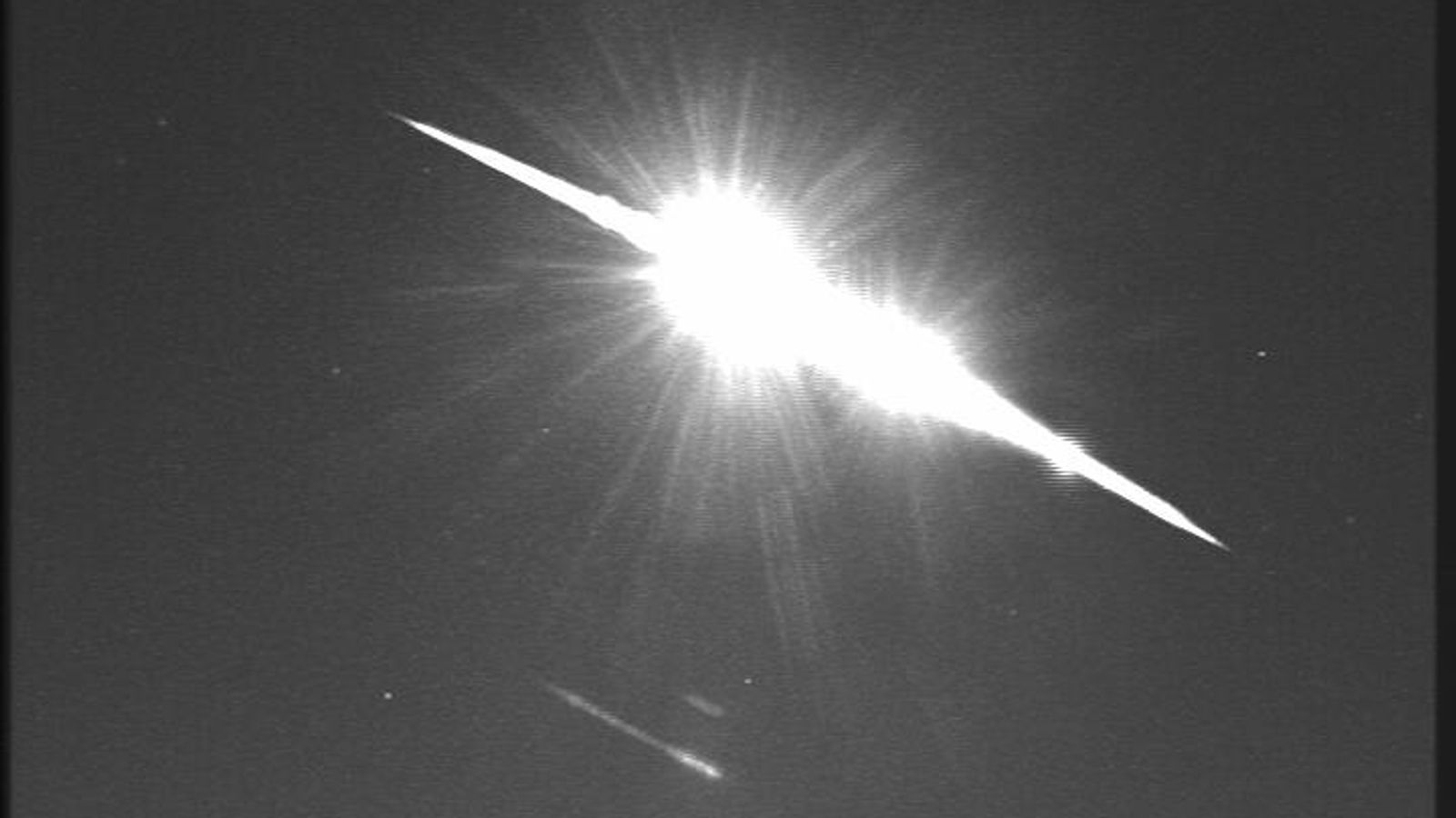 UK meteor: 'Huge flash' as 'fireball' lights up skies 'like a giant firework' | Science & Tech News